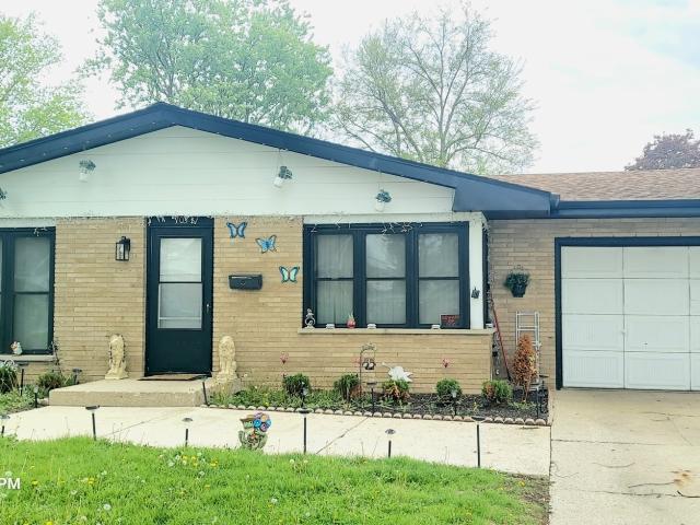 House for sale in Aurora, Illinois