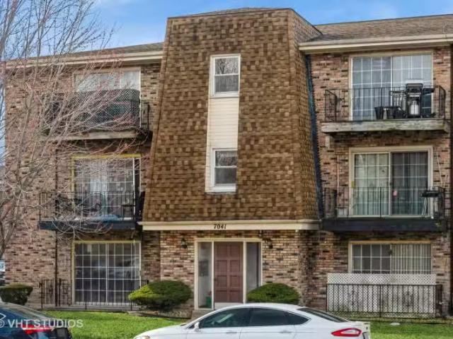 Condo for sale in Bedford Park