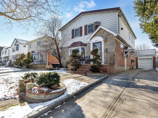 House for sale in Queens, Arverne