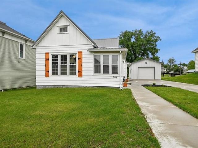 House for sale in Belle Plaine, Iowa