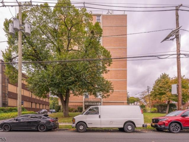 Condo for sale in Elizabeth, New Jersey