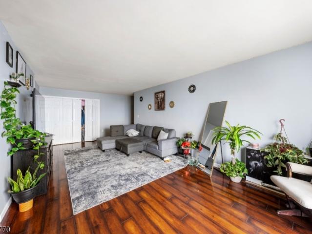 Condo for sale in Elizabeth, New Jersey