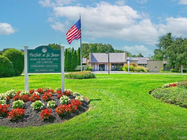 Condo for sale in Smithtown, New York