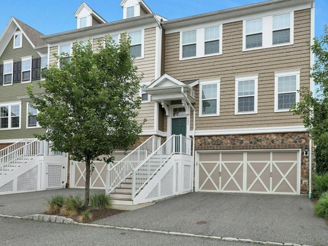 Condo for rent in Cresskill