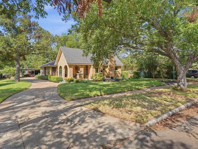 House for sale in Bellevue Place, Cleburne