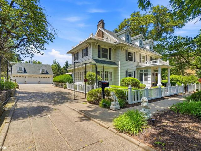 House for sale in Fairfield, Iowa