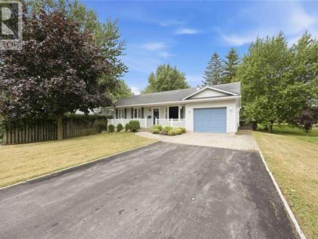 House for sale in Plympton–wyoming, Ontario
