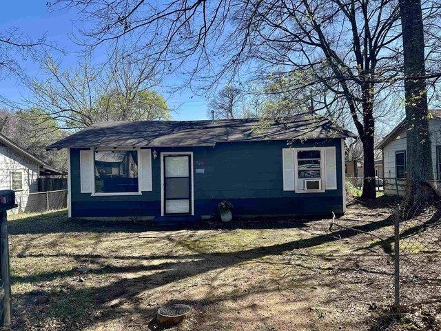 House for sale in Henderson, Texas
