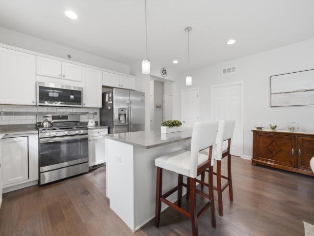 Townhouse for sale in Mchenry, Illinois