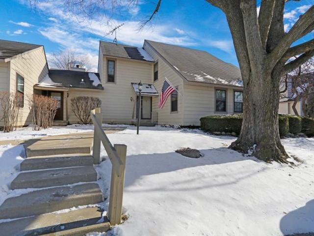 Townhouse for sale in Gurnee, Illinois
