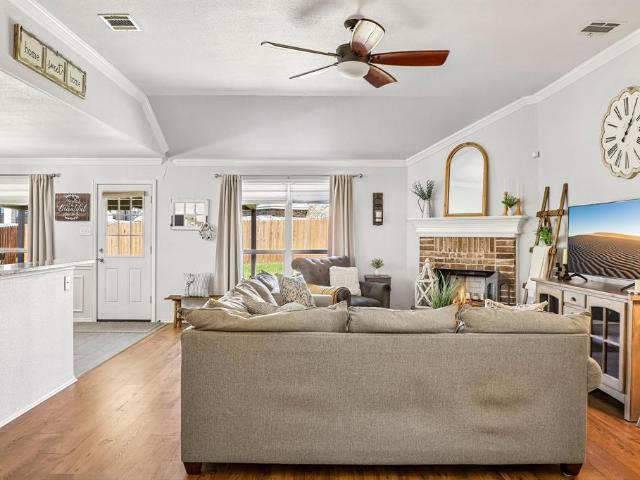 House for sale in Midlothian, Ellis County