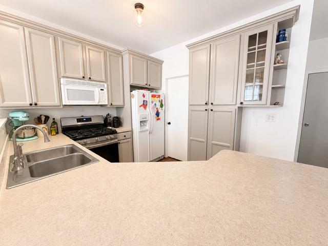Townhouse for sale in Mchenry, Illinois