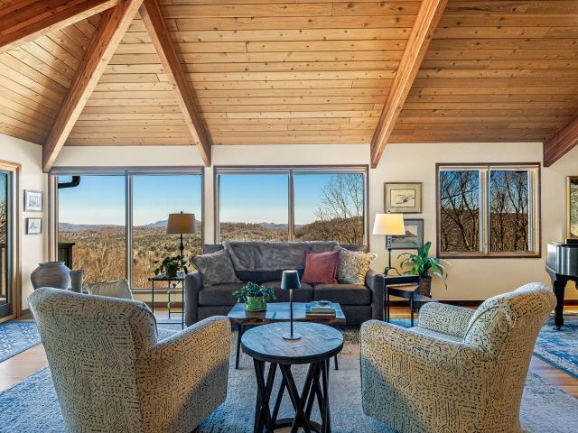 House for sale in Flat Rock