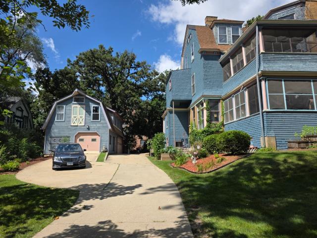 House for sale in Elgin, Illinois