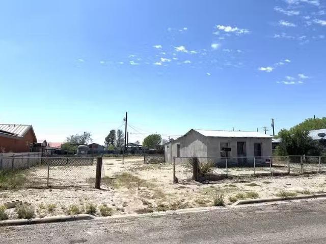 House for sale in Pecos