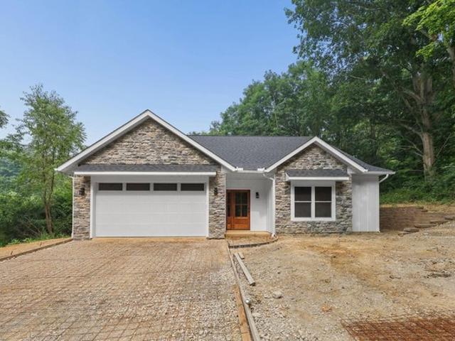 House for sale in Howard, Ohio