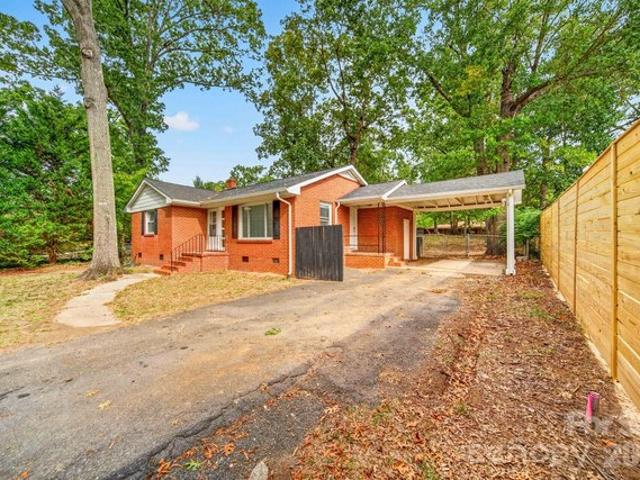 House for sale in Pineville, Mecklenburg County