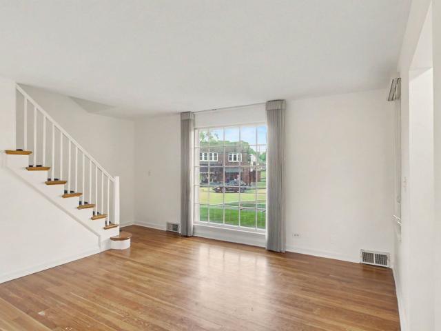 Townhouse for sale in Ravinia, Highland Park