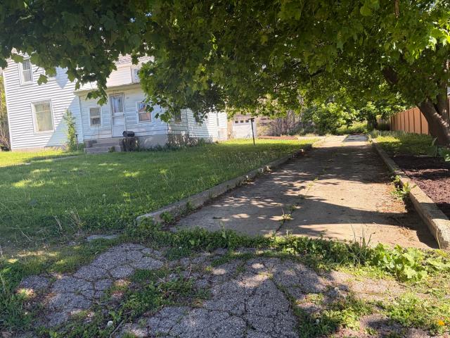 House for sale in Mchenry, Illinois