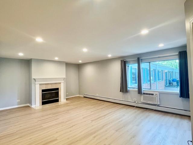 Condo for sale in Arlington Heights, Illinois