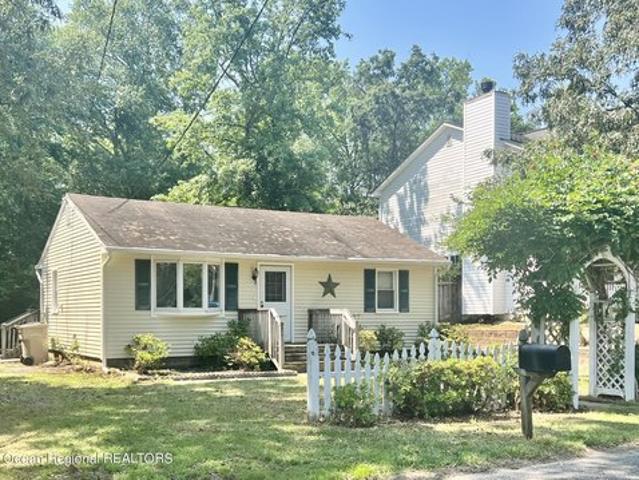 House for sale in Bayville, New Jersey