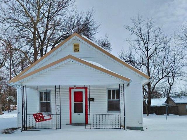 House for sale in Fairfield, Illinois