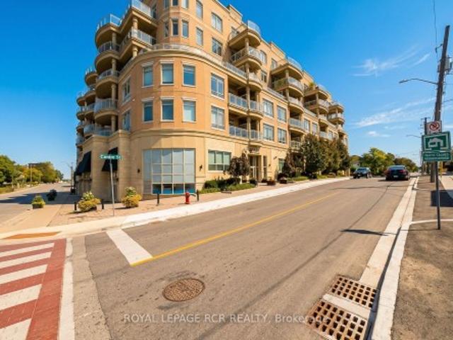 Condo for sale in Aurora, Golden Horseshoe