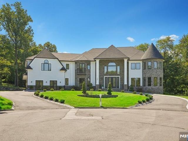 House for sale in Franklin Lakes, New Jersey