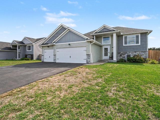House for sale in Isanti, Isanti County