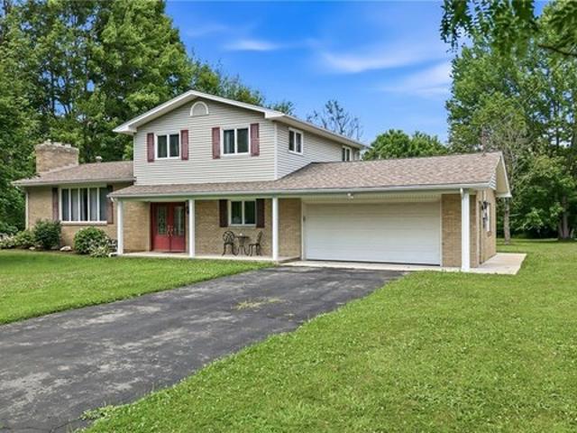 House for sale in Brookfield, Ohio