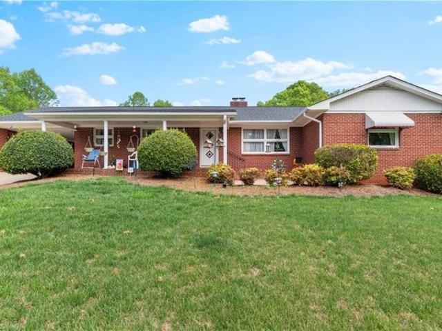 House for sale in Pfafftown, North Carolina