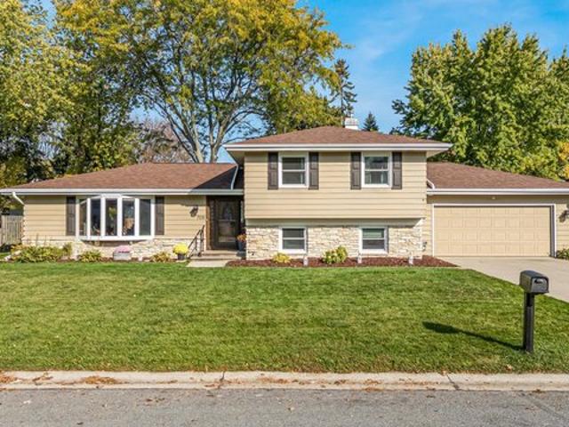 House for sale in Sunrise Bay, Neenah