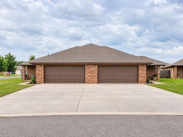House for sale in Newcastle, McClain County