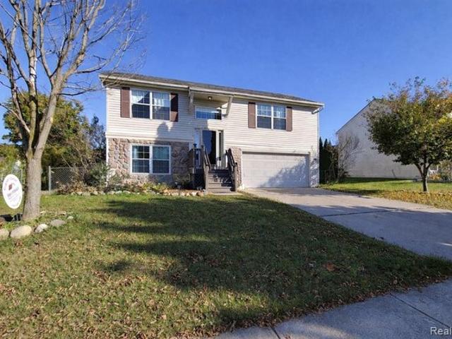 House for sale in Fenton, Michigan