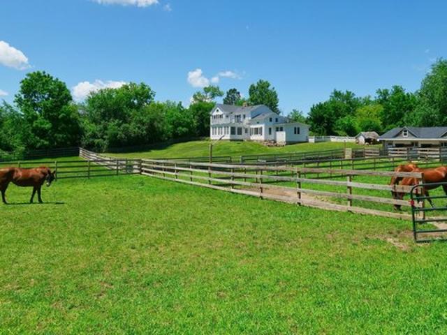 House for sale in Mchenry, Illinois