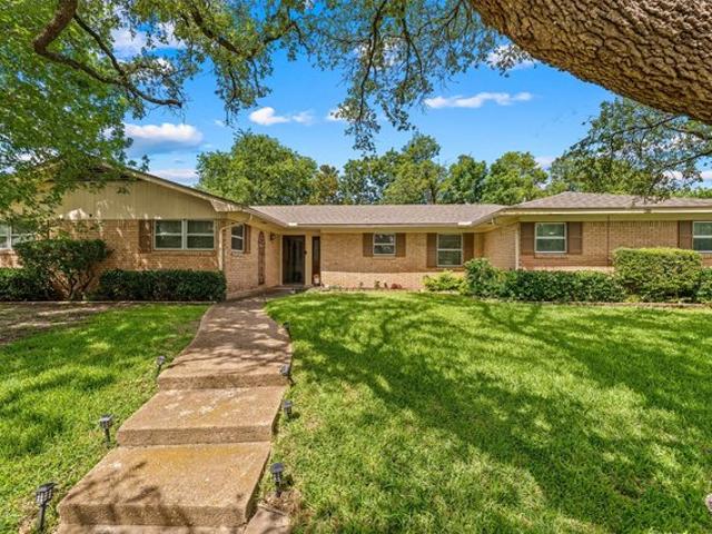 House for sale in Woodway, Texas
