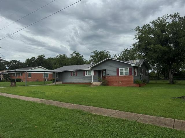 House for sale in Hamilton, Texas