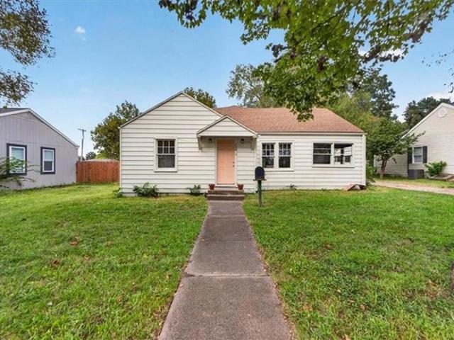 House for sale in Harrisonville, Cass County