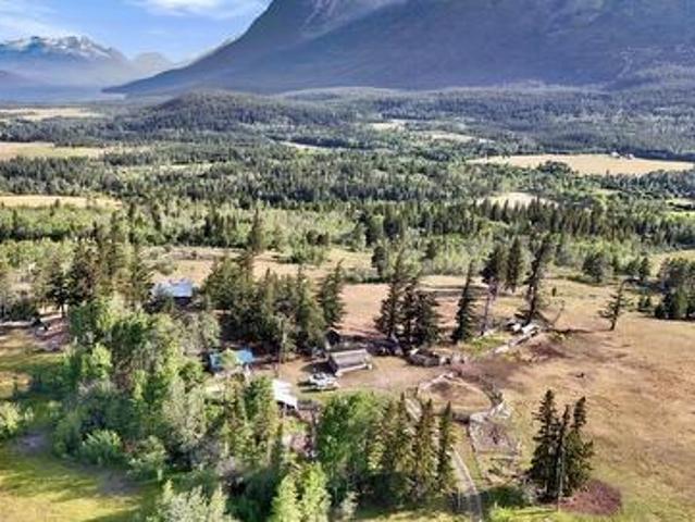 House for sale in Anahim Lake, British Columbia