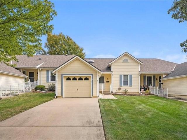 Townhouse for sale in Gladstone, Missouri