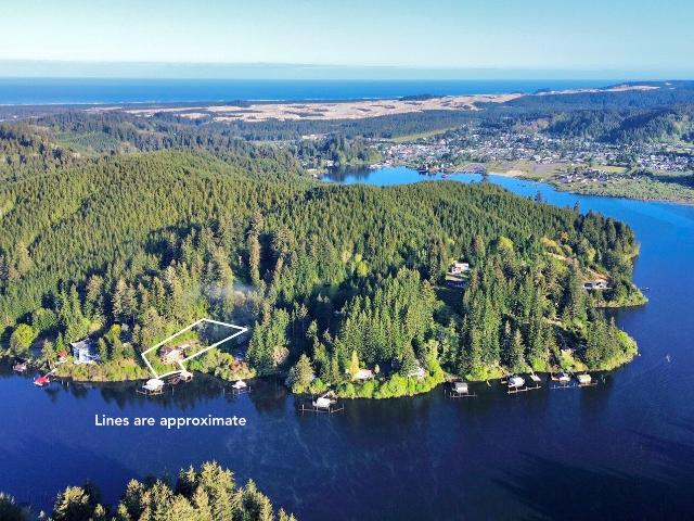 House for sale in Lakeside