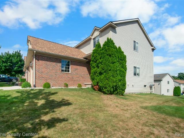 Condo for sale in Waterford, Michigan
