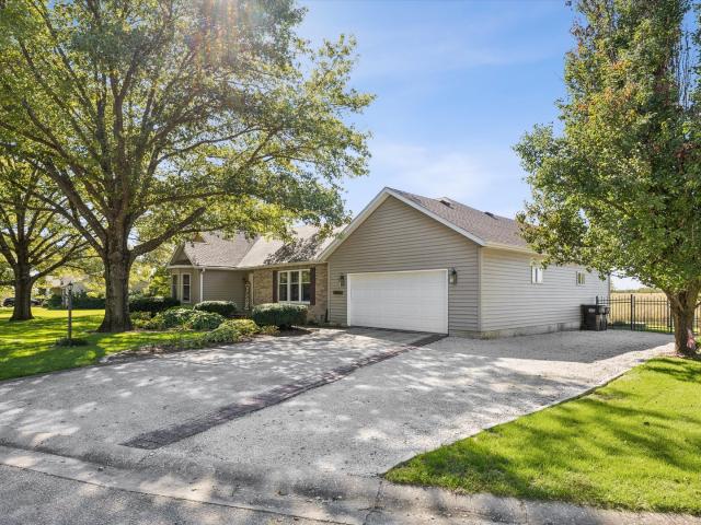House for sale in Rustic Oaks, Blue Grass
