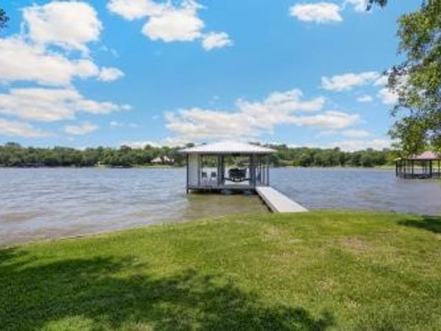 House for sale in Eustace