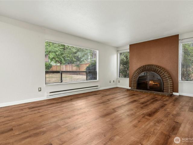 Condo for sale in Compton Courth Condominium, Bellevue