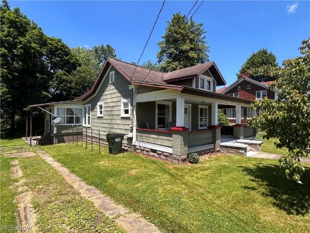 House for sale in Saint Marys, West Virginia
