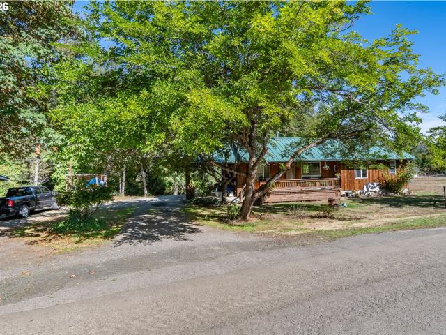 House for sale in Riddle, Douglas County