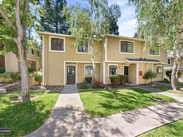 Townhouse for sale in Martinez, California