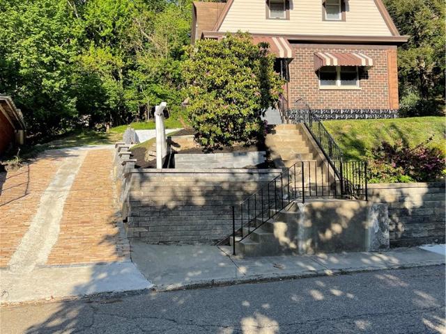 House for sale in Carnegie, Pennsylvania