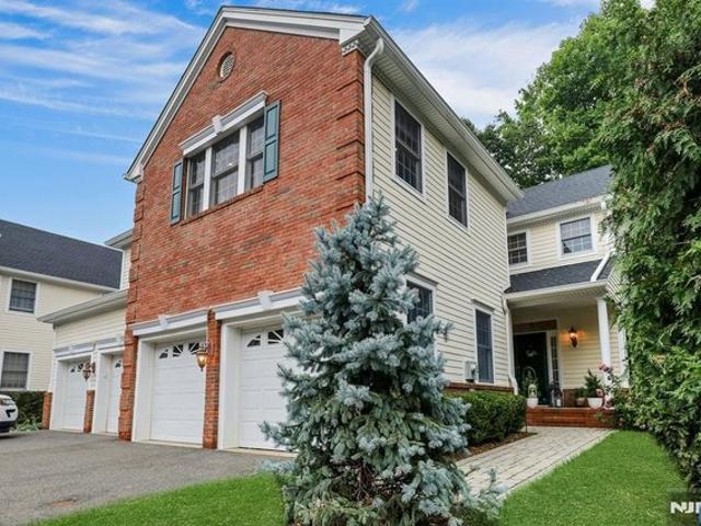 Townhouse for sale in Wyckoff, New Jersey